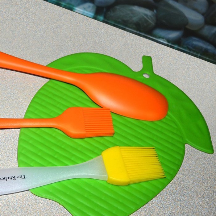 TKH Silicone Teapot Trivets Hot Pads, Set of 3, Red, Green & Yellow N4
