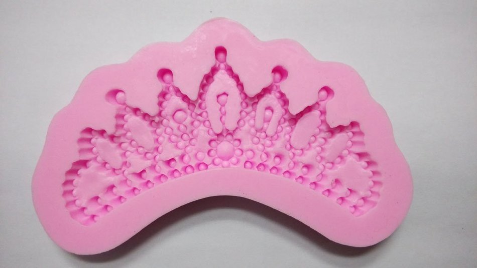 Yunko Queen Crown Princess Soap Mold Silicone Chocolate Fondant Candy Mold