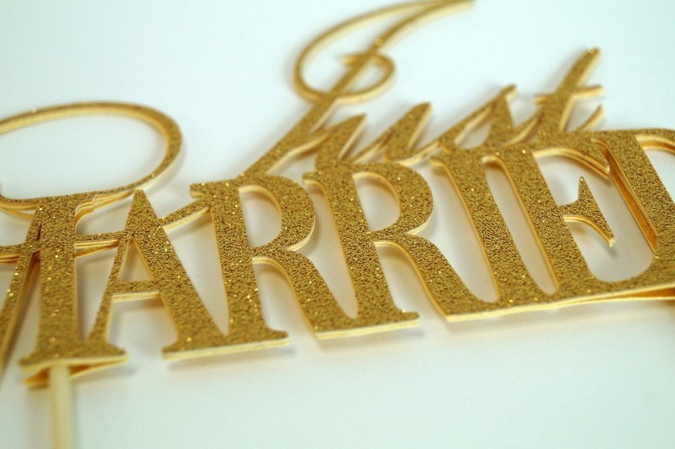 All About Details Just-married Cake Topper Gold