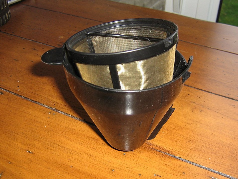 Universal Gold Tone Coffee Filter- The #1 Permanent Coffee Filter. (6-12 Cup) N11