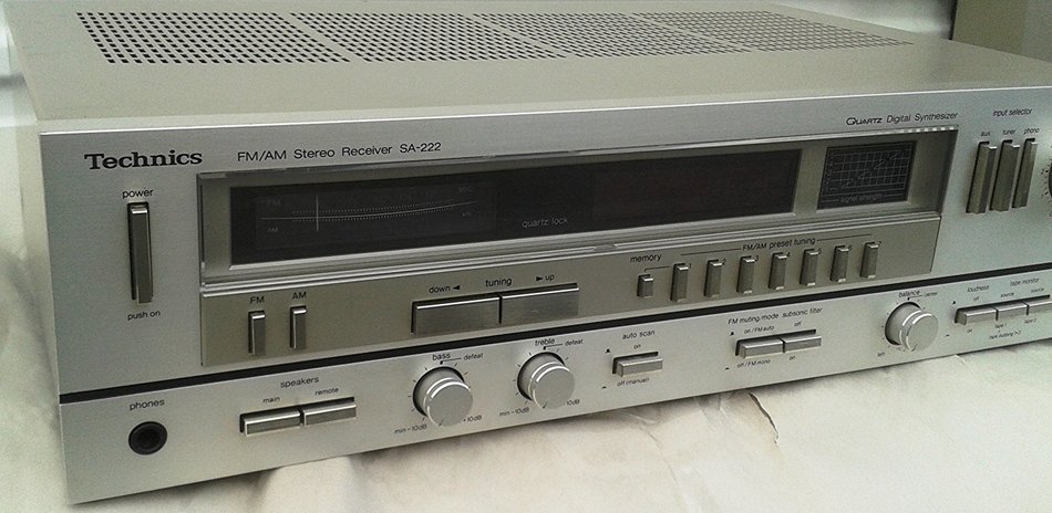 Vintage Technics SA-222 FM/AM Stereo Receiver With Built In Quartz Digital Synthesizer & RARE Battery Back Up... N5