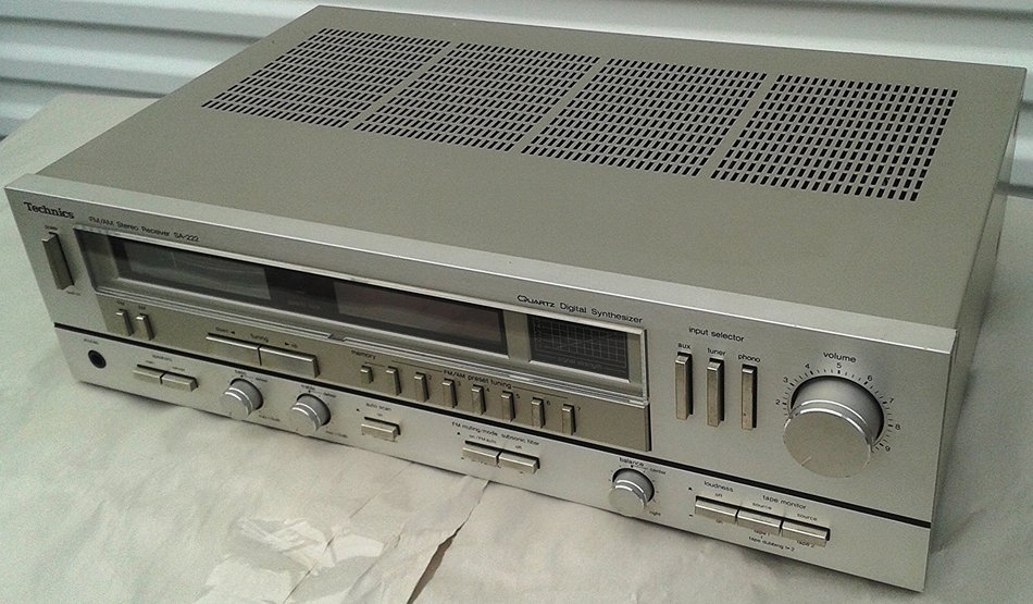 Vintage Technics SA-222 FM/AM Stereo Receiver With Built In Quartz Digital Synthesizer & RARE Battery Back Up... N6