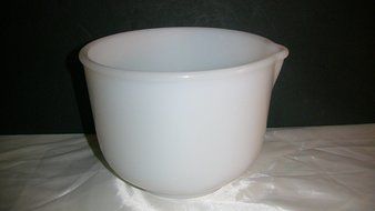 Vintage Sunbeam Glasbake Mixing Bowl White 20 CJ N3