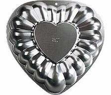 Wilton Cake Pan: Embossed Heart (2105-9340, 1993)