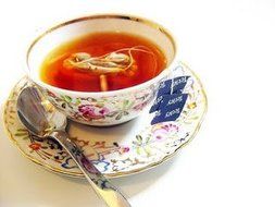Lipton Yellow Label Tea 100 Tea Bags 200g. (2g. per Bag) 1 Box. N3