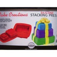 KitchenAid CAKE CREATIONS 2 Pc Silicone Red Cake Pan Set - Stacking Presents Shape N2
