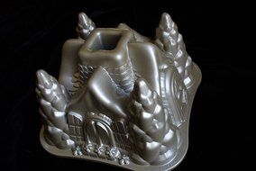 Williams-Sonoma Nordic Ware Hansel &amp; Gretel Bundt Cake Pan Mold N9