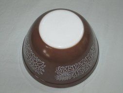 Vintage 1978 Pyrex 750 ml Mixing Batter Bowl - Woodland / Woodsy Flowers Pattern - #401 N2