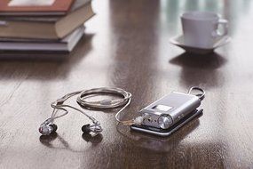 Shure SHA900 Portable Listening Amplifier with USB DAC and Customizable EQ Control N9
