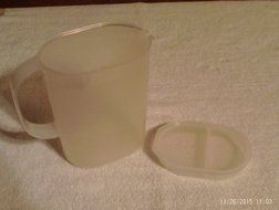 Tupperware 1qt Refrigerator Jug with Cover Sheer