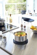 YAMAZAKI home 2955 Tower Round Trivet, Black N3