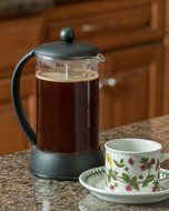 FP Coffee Maker French Press Coffee Maker w/ Glass Carafe and Sturdy Plastic Frame: 34 oz (8 cup) capacity; black N6