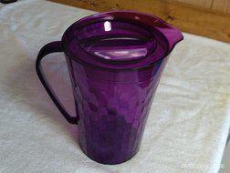 TUPPERWARE 2 QT ICE PRISMS PURPLE PITCHER