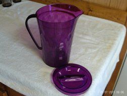 TUPPERWARE 2 QT ICE PRISMS PURPLE PITCHER N2