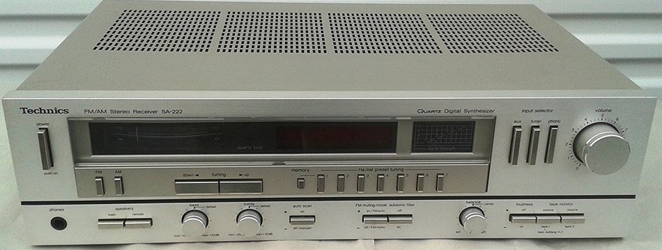 Vintage Technics SA-222 FM/AM Stereo Receiver With Built In Quartz Digital Synthesizer & RARE Battery Back Up... N7