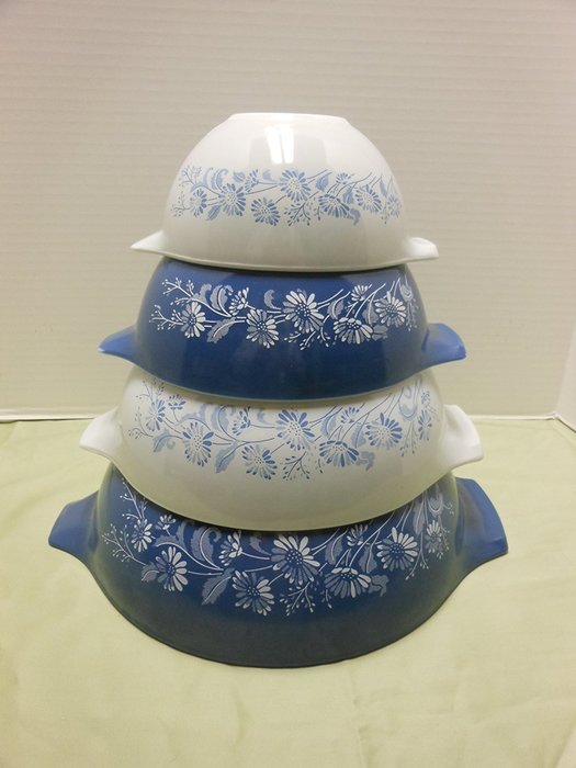 SET OF 4 - Vintage Corning Pyrex " Colonial Mist " 1 1/2 Pint, 1 1/2 Quart, 2 1/2 Quart & 4 Quart Nesting Mixing...
