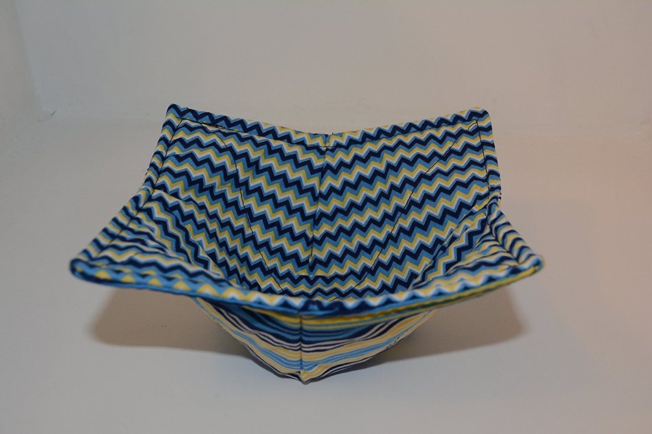 Microwave Bowl Cozies // Set of 3 // 1 Small Bowl Cozy // 1 Medium Bowl Cozy // 1 Dinner Plate Cozy // Daffodil... N2