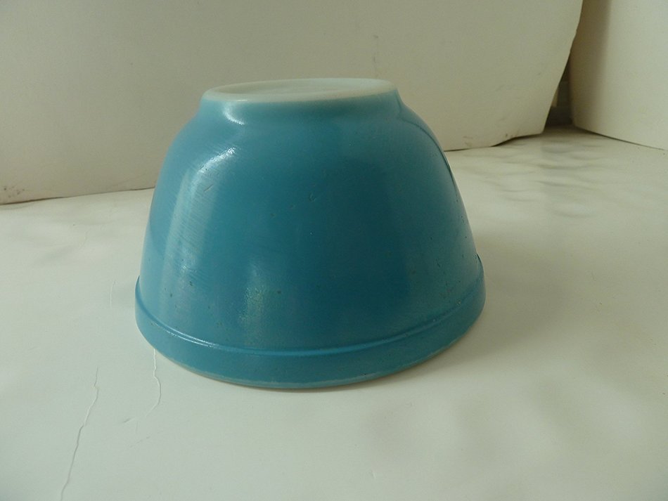 Vintage 1970's Pyrex " Snowflake Blue " 1 1/2 Pint Cinderella Mixing Batter Nesting Bowl N2