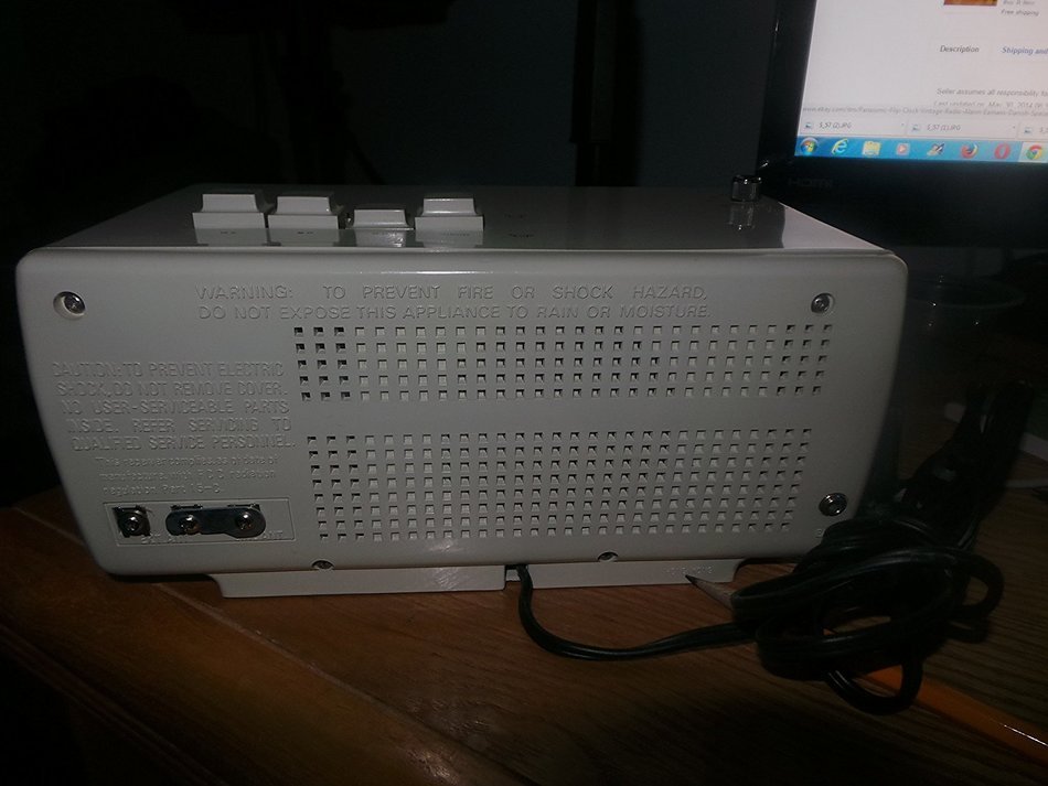 Vintage Alarm Radio Precor Model 970 Radio Alarm Flip Clock Retro Mcm N8