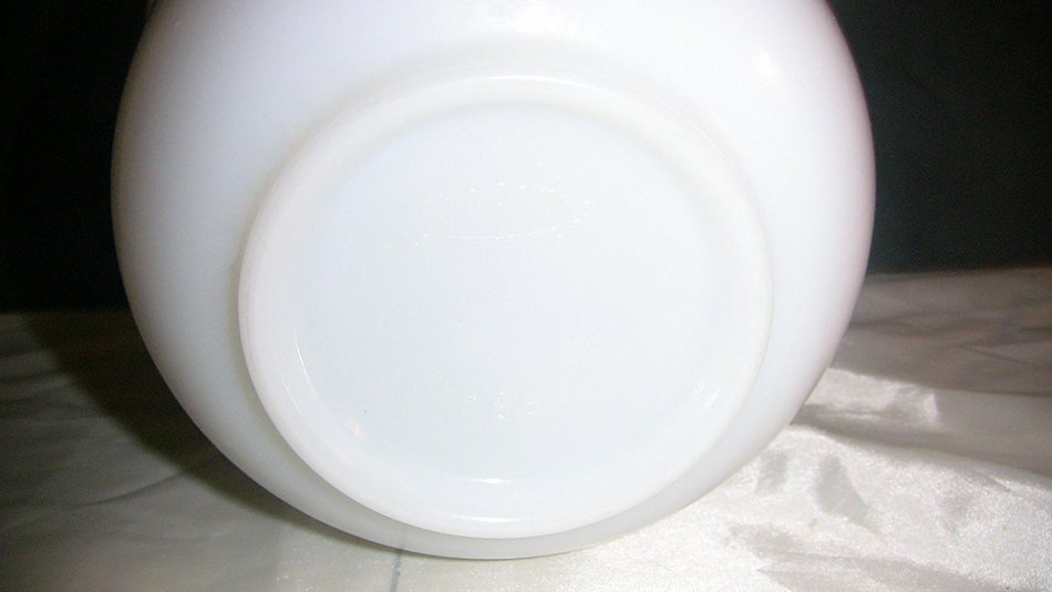 Vintage Sunbeam Glasbake Mixing Bowl White 20 CJ N4