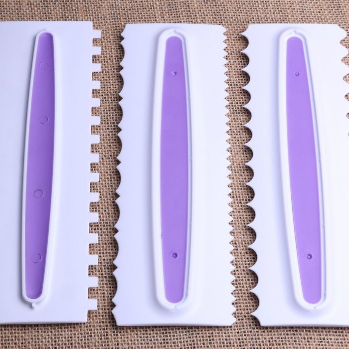 MuLuo Plastic Sawtooth Shape Cake Cream Smoother Scraper Spatula Tools N2