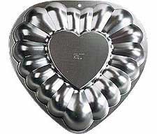 Wilton Cake Pan: Embossed Heart (2105-9340, 1993)