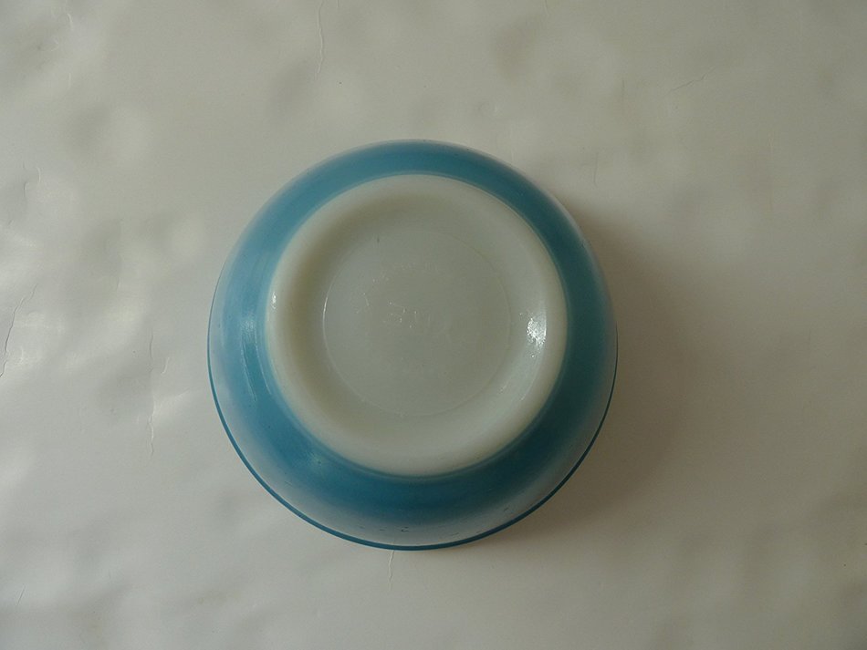 Vintage 1970's Pyrex " Snowflake Blue " 1 1/2 Pint Cinderella Mixing Batter Nesting Bowl N3