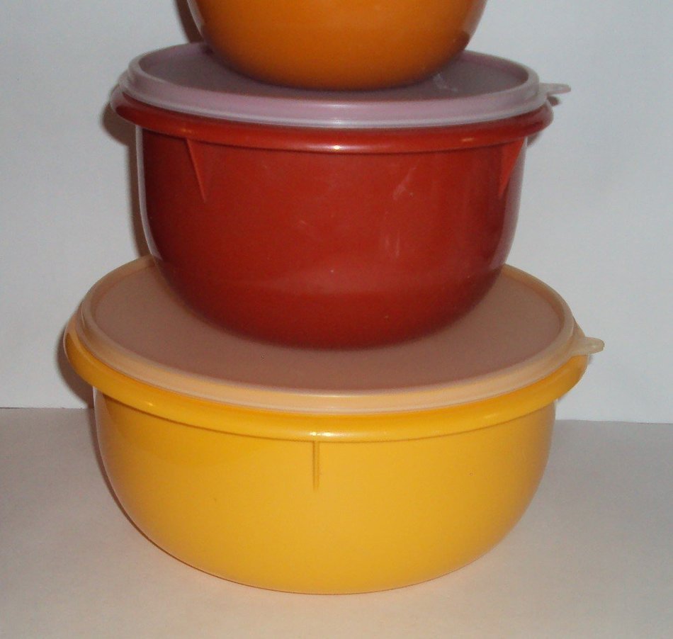 Tupperware Vintage 3 Piece Nexting Mixing Bowl Set with Seals Yellow Red Orange N8