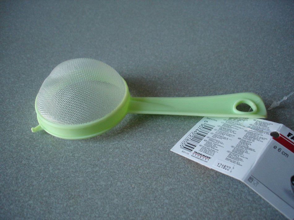 Green Plastic Kitchen Tea Sieve Strainer Filter. Diameter 6cm (2.3 Inch) Length 14cm (5.5 Inches) New N3