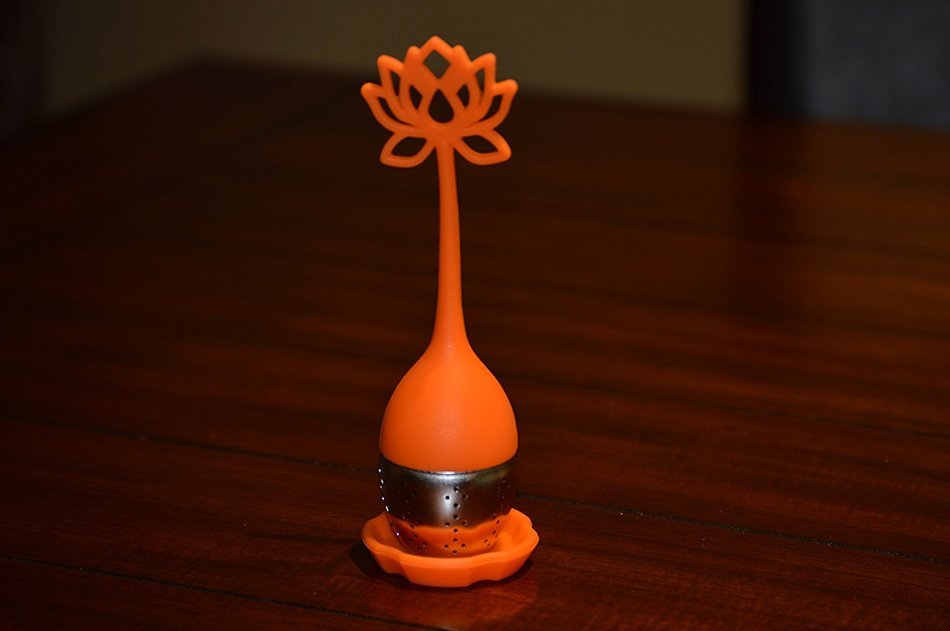 Flower Power Tea Infuser-for Loose Leaf Teas-silicone Top and Silicone Base (Blue) N5