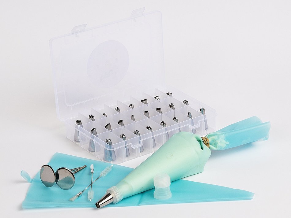 33 Piece Frosting Set: 24 Icing Tips, 2 Reusable Silicone Piping Bags, 2 Plastic Couplers, 2 Cleaning Brushes,... N4