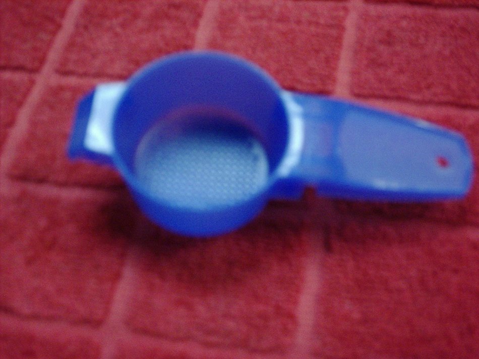 Tupperware BLUE Gadget Sifter Tea Strainer