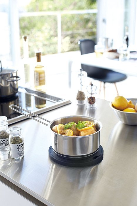 YAMAZAKI home 2955 Tower Round Trivet, Black N3