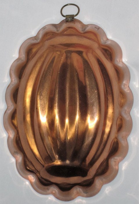 Vintage Coppertone & Tin 6 1/2 x 4 1/2 x 3 Inch Oval Sculpted Egg Shapes Mold Cake Pan N2