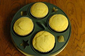 Microhearth 1-1/2-Quart Covered Nonstick 4-Piece Everyday Pan Set with Steam Pan and Muffin Pan N5