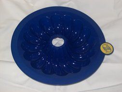 SMARTWARE Cobalt Blue Silicone Bundt Pan 9-inch
