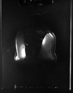 LARGE 3-D SKULL BACK 1 LB .2 O CHOCOLATE CANDY MOLD