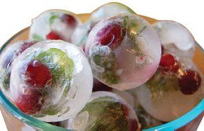 L.Store &reg; Ice Ball Maker Mold - 4 Cups Spherical Ice Balls- Black Flexible Silicone Ice Tray - Molds 4 X 4.5cm... N5