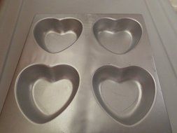 Wilton 4 Cavity Heart Pan -- RETIRED