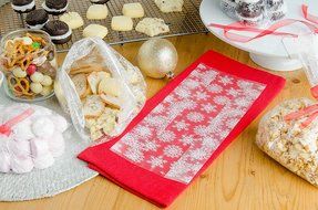 StarPack Premium Cellophane Treat Bags, Party Favor Bags, Christmas Cookie Bags - Set of 20 - Bonus 101 Cooking... N2