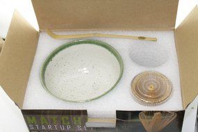 Matcha Tea Ceremony Gift Set with Chasen Whisk, Scoop &amp; Holder (4, Green) N9