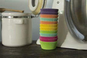 Bahoki Essentials 300 Piece Rainbow Colored Paper Baking Cups 6 colors Perfect Cupcake Liners For Making Colorful... N3