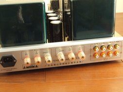 Yaqin Mc-100b Kt88 Vacuum Tube Hi-end Integrated Power Amplifier 110v-240v Gold N2