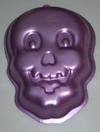 WILTON Iridescents! SKULL Cake PAN