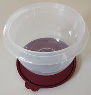 Tupperware Small Mixing Bowl in Bordeaux