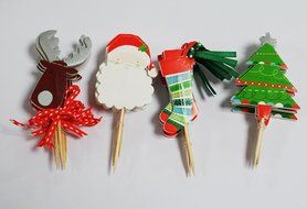 Yunko 24pcs Christmas Cake Cupcake Decorative Cupcake Topper for Christmas Party Themed Party (Wrappers and Toppers) N8