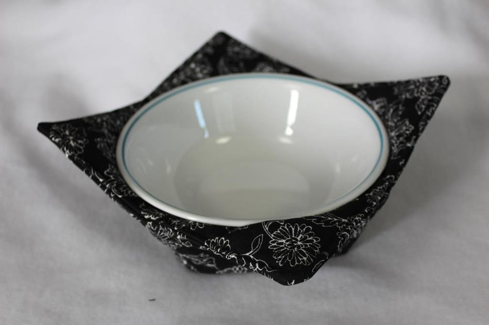 Microwave Bowl Cozy Bowl Potholder Reversible Black and White Floral N2