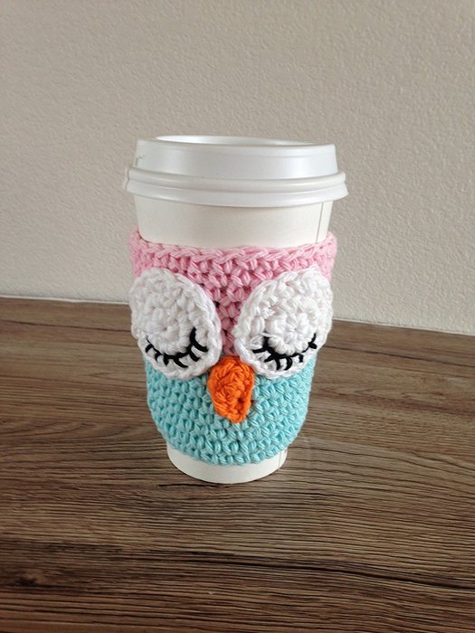 Crochet sleepy owl cup cozy in pink and light blue