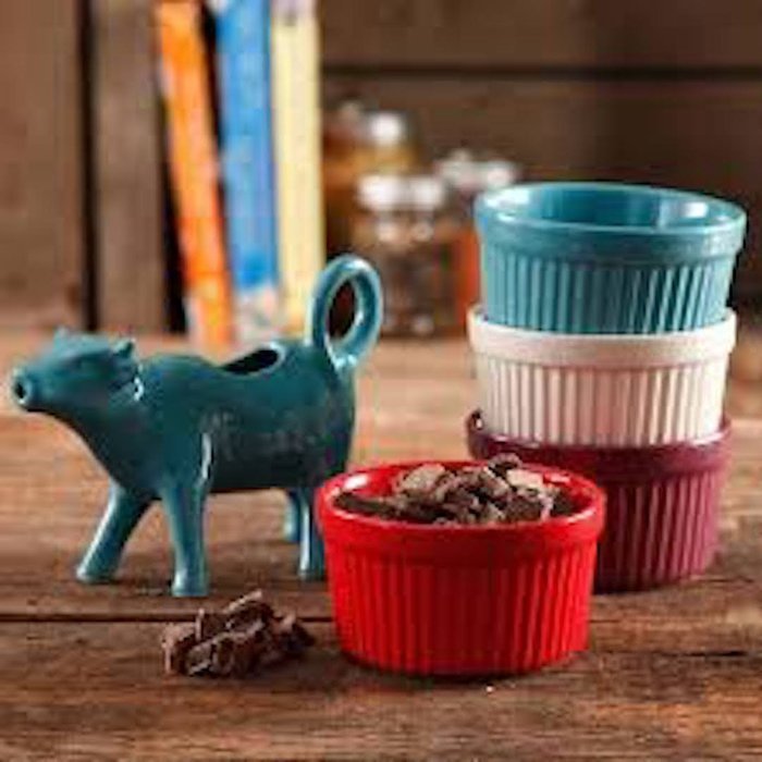 The Pioneer Woman Flea Market 5-Piece Serving Set, 4 Ramekins in Assorted Colors and Cow Creamer (Teal Cow Creamer)