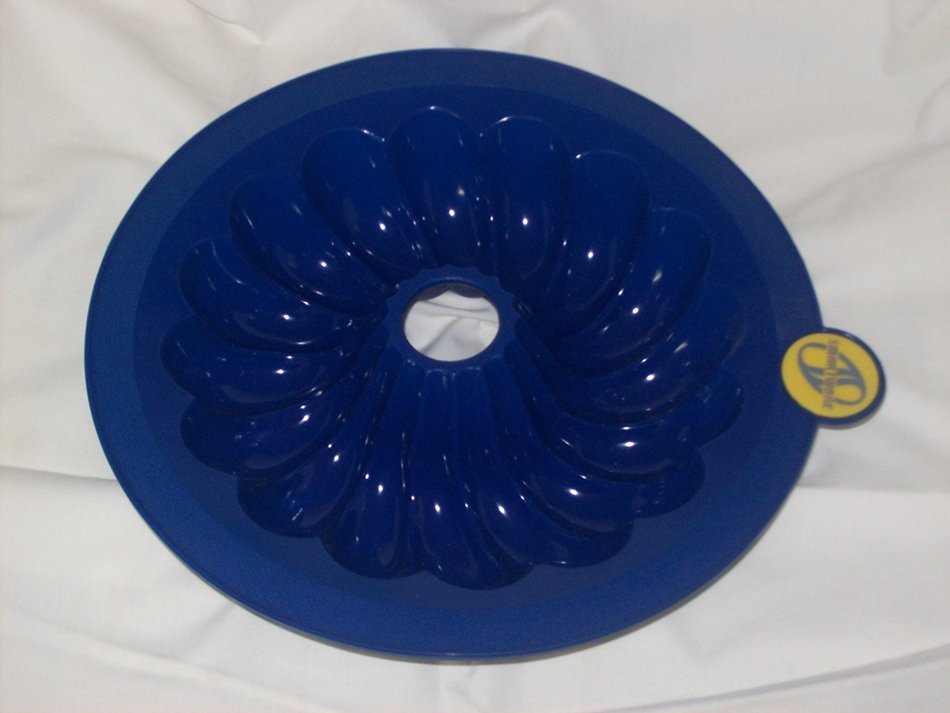 SMARTWARE Cobalt Blue Silicone Bundt Pan 9-inch